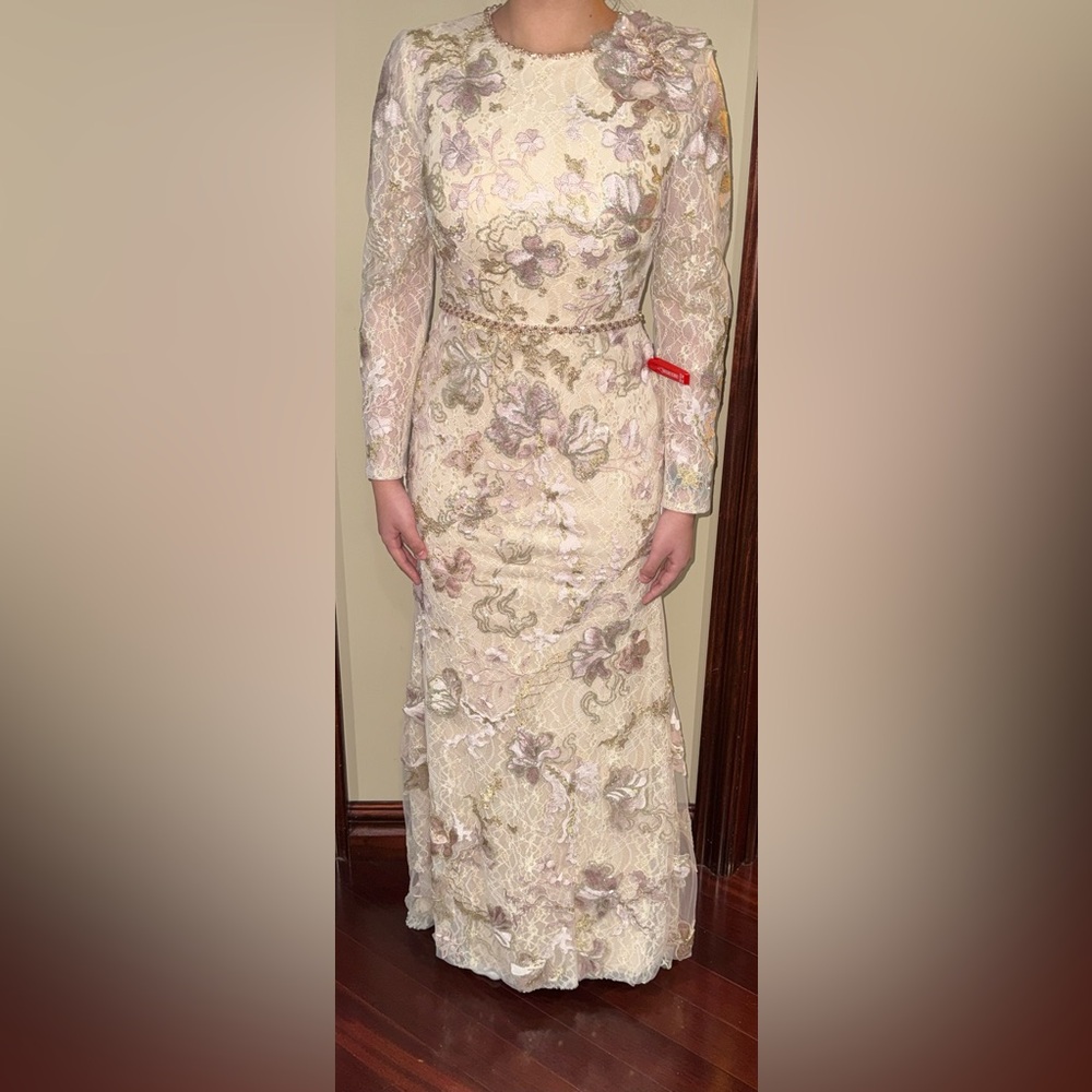 Floral embroidered lace trumpet gown - Picture 9 of 11